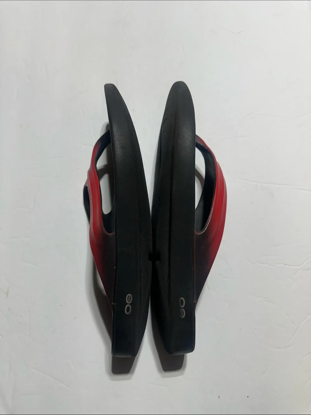 OOFOS OOlala Black & Red Foam Flip Sandals - Crocs Style size W11 comfortable - Picture 3 of 7